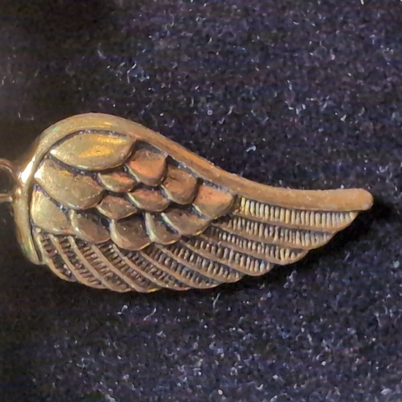 Vintage Angel Wing Necklace with Matching Bracelet - Picture 4 of 11